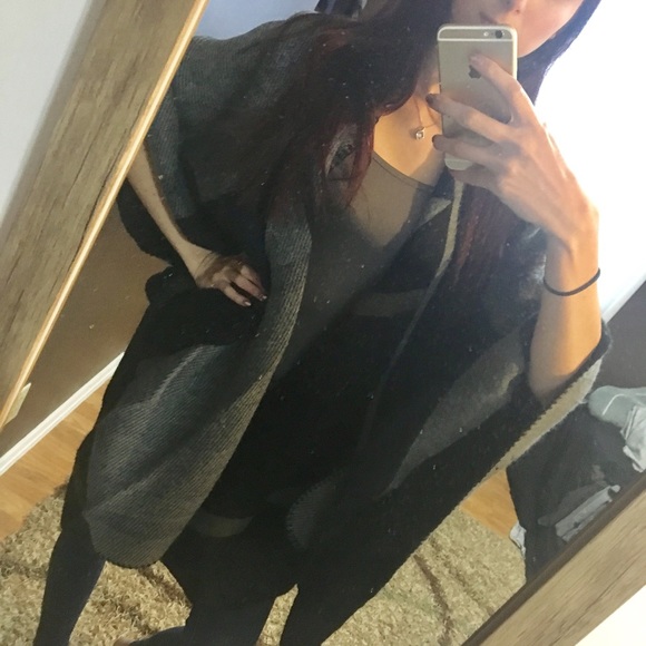 Cardigan - Picture 2 of 5